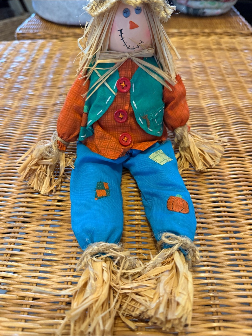 Great condition sitting weighted scarecrow adorable 1 candle wax spot on back